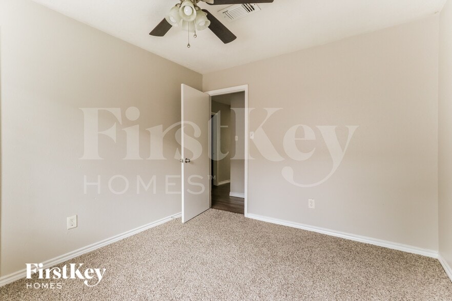 Building Photo - 22319 Meadowrock Dr