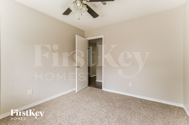 Building Photo - 22319 Meadowrock Dr