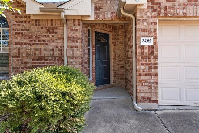 Building Photo - 208 Pecanwood S