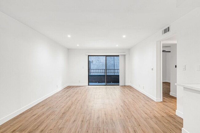 Building Photo - 5807 Laurel Canyon Blvd