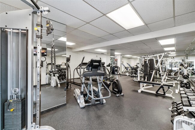 Building Photo - 2715 N Ocean Blvd