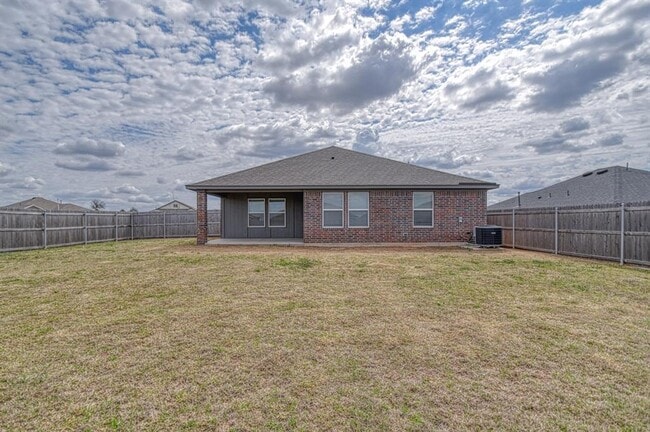 Building Photo - 275 Jennifer Dr