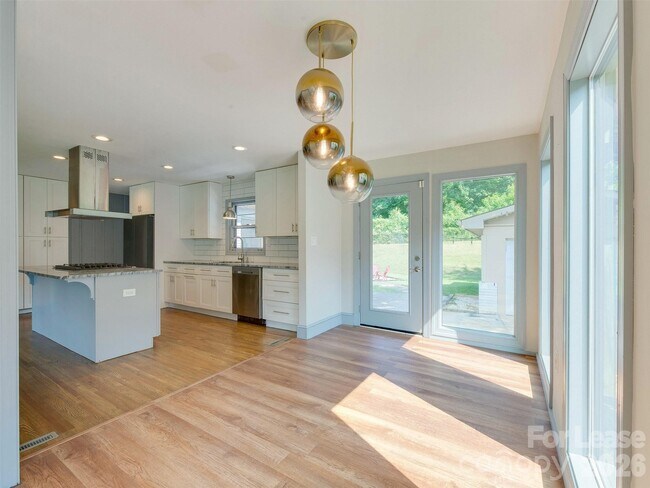 Building Photo - 3921 Sheffield Dr