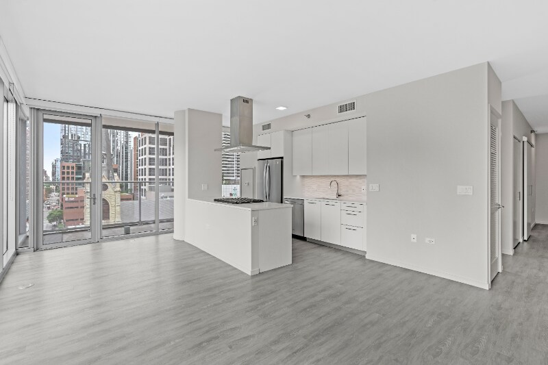 Building Photo - 5 E Huron St