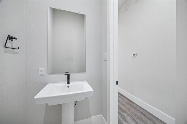 Building Photo - 1412 Lawrence St