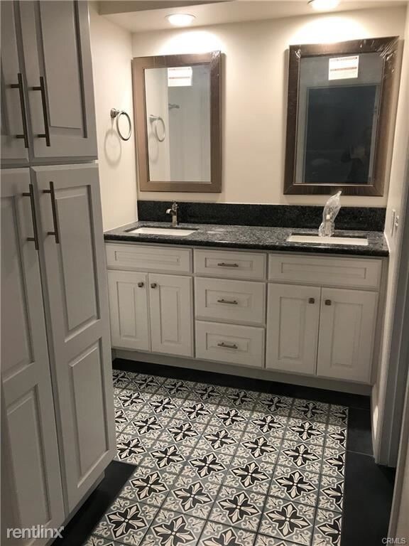 Building Photo - 2337 Palos Verdes Dr W