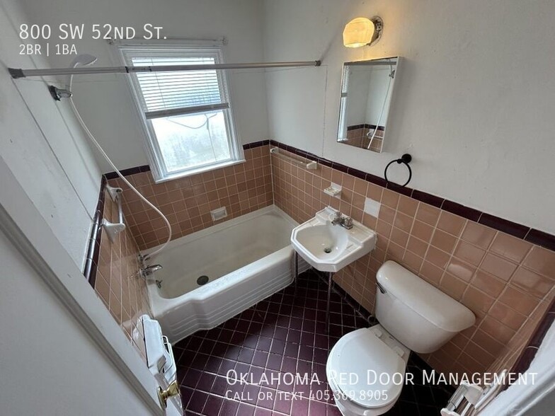 Building Photo - 800 SW 52nd St