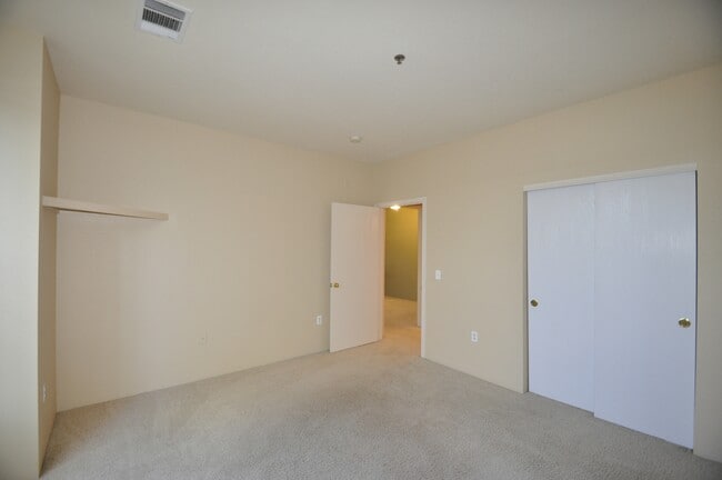 Building Photo - 6009 Castlegate Dr W