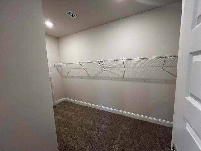 Building Photo - 6305 Cloverdale Ave