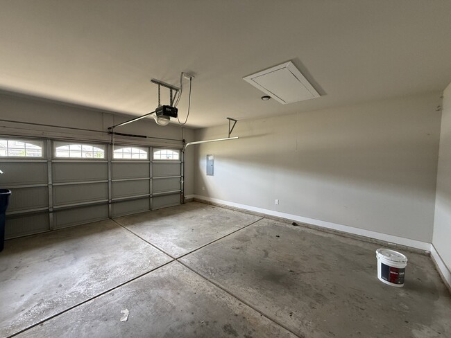 Building Photo - 408 Raleigh Elm Dr