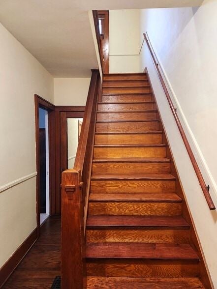 Building Photo - 1638 Alpine Ave NW