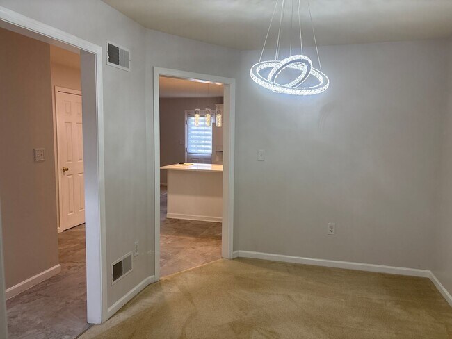 Building Photo - 720 Strayer Dr