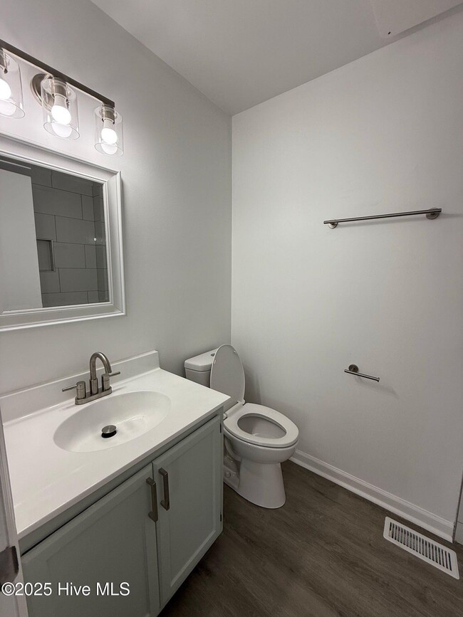 Building Photo - 206 Myrtlewood Cir