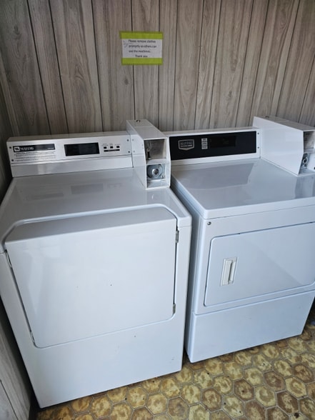 Building Photo - 1704 1st Ave W