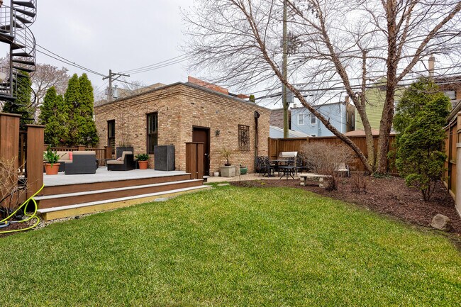 Building Photo - 2663 N Marshfield Ave