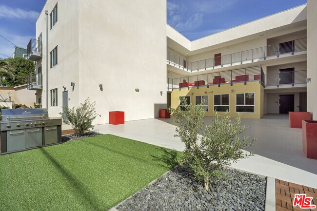 Building Photo - 6925 Knowlton Pl