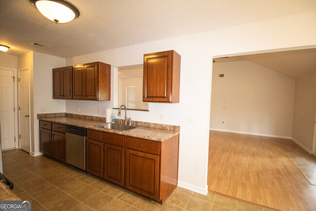 Building Photo - 206 N Bridgeport Dr