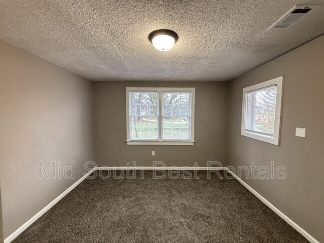 Building Photo - 2415 S Ringo St