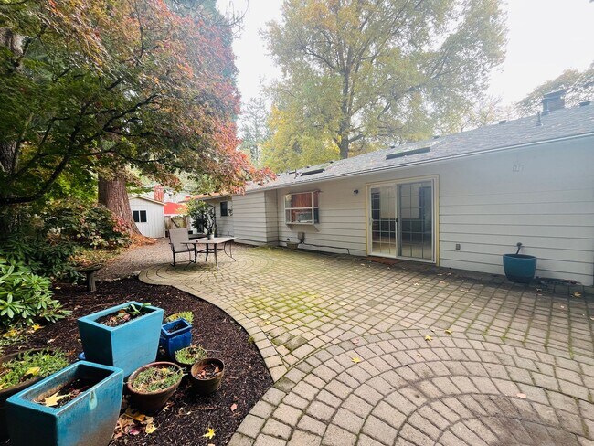 Building Photo - Charming One-Level Home in Garden Home — Near Washington Square & Trader Joe’s! Landscaping Inclu...