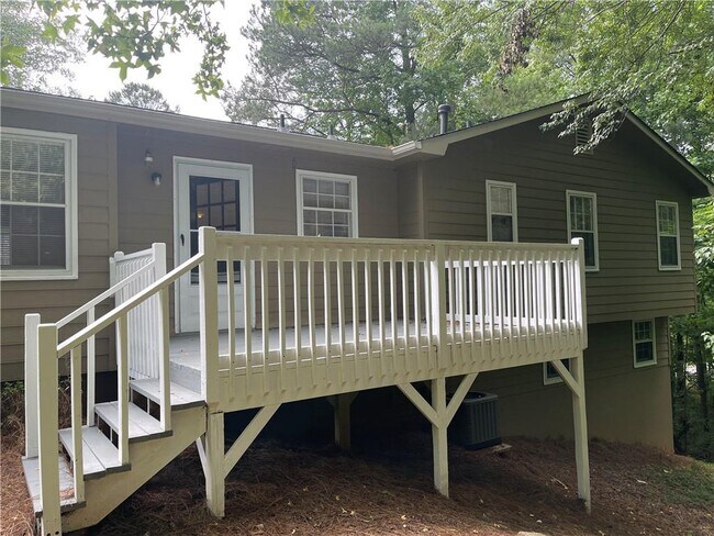 Building Photo - 290 Carmon Dr