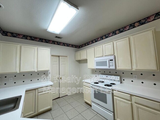 Building Photo - 4108 Hedgerow Dr