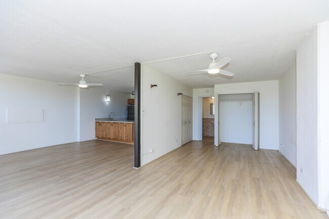 Building Photo - 2444 Hihiwai St