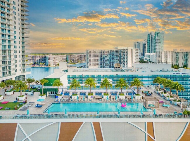 Building Photo - 4010 S Ocean Dr