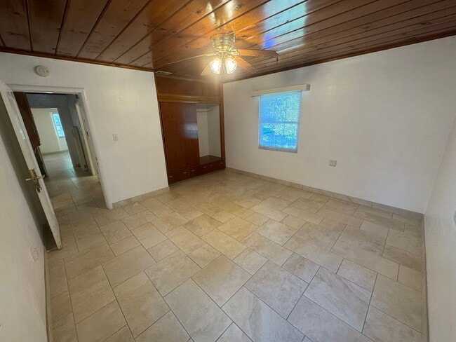 Building Photo - 3 dwelling property located in Rio Linda