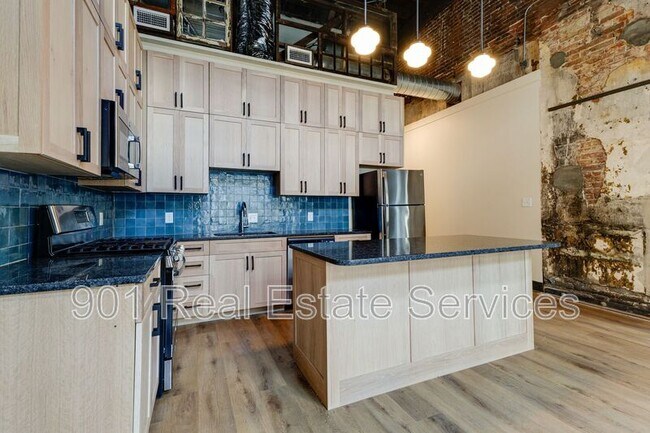 Building Photo - 124 Monroe Ave