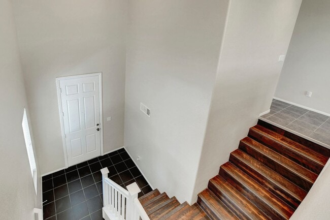Building Photo - 3 Bedroom Split Level Home in Centennial H...