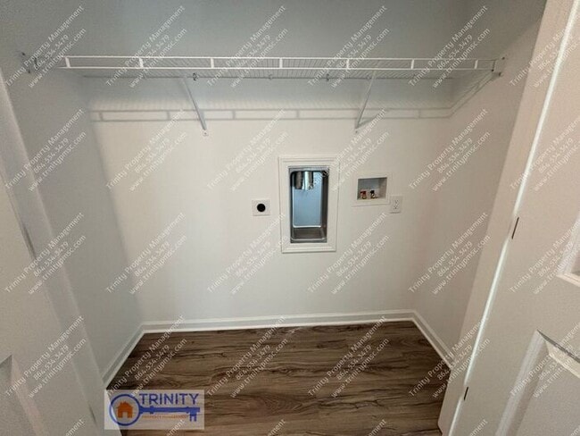 Building Photo - Gorgeous newly built townhome near downtow...