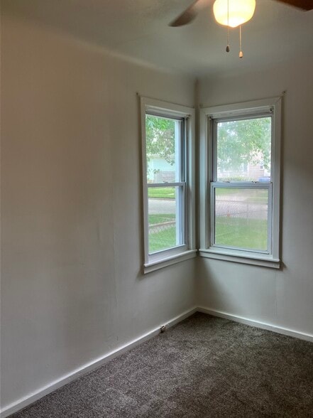 Building Photo - 23850 Dormont Ave