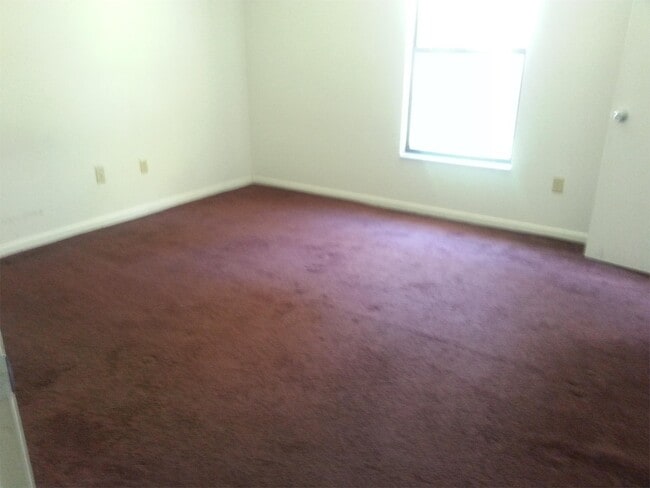 Building Photo - 2 Bed 1 Bath Home | Pet Friendly | Washer ...