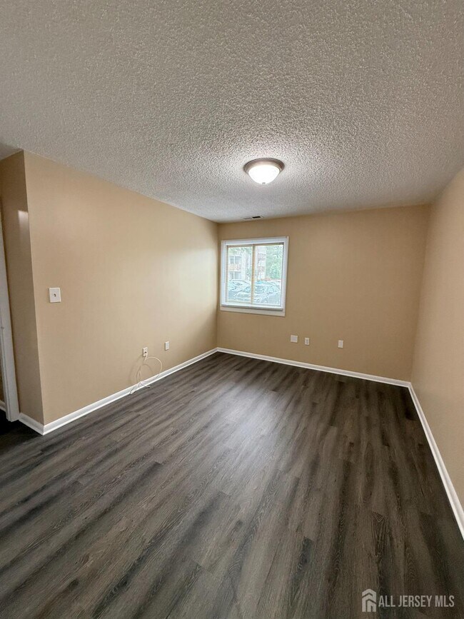 Building Photo - 5205 Ravens Crest Dr