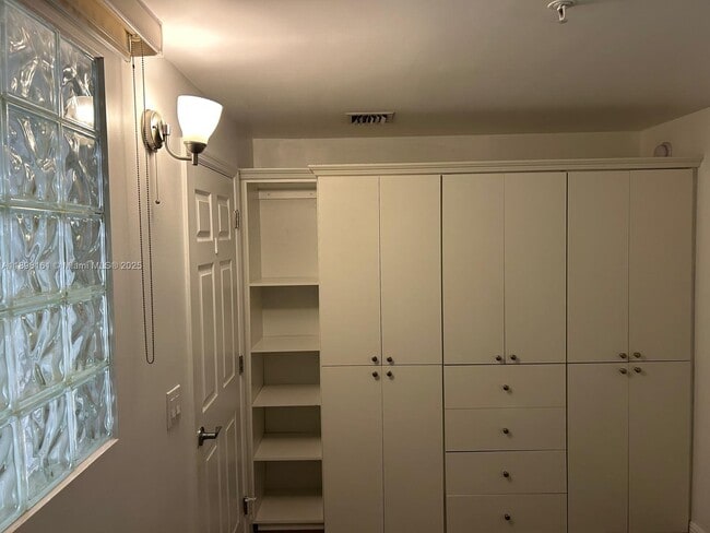 Building Photo - 888 Douglas Rd