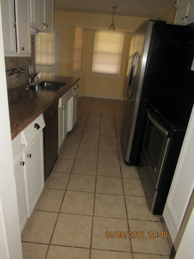 Building Photo - PETS NEGOTIABLE WITH OWNER APPROVAL!!!