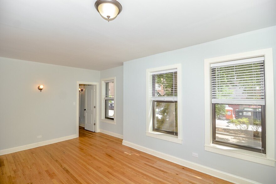 Building Photo - 4110 N Ashland Ave