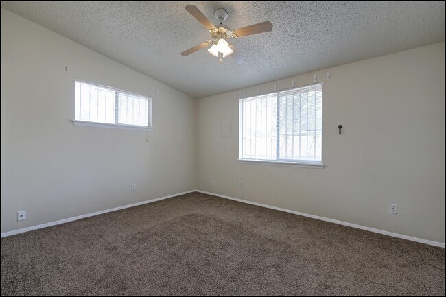 Building Photo - 4109 Roxbury Dr
