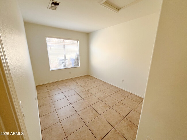 Building Photo - 1282 W Macaw Dr