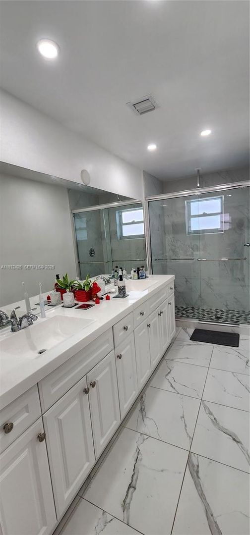 Building Photo - 9829 SW 221st St Rd