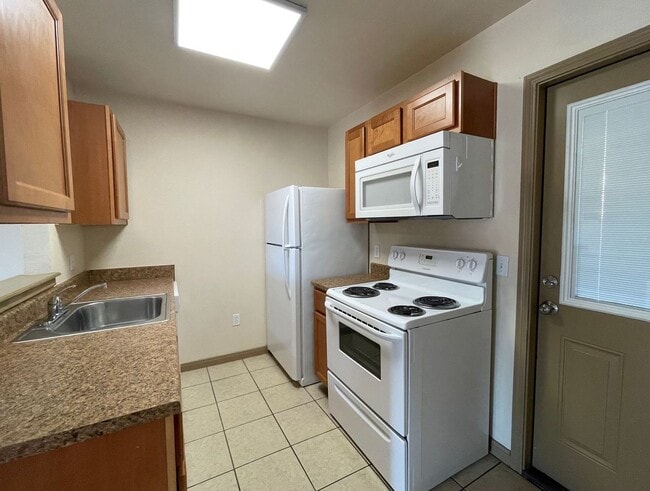 Building Photo - 1120 Indian Holw