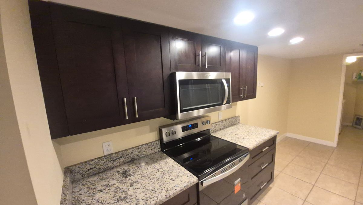 Building Photo - 820 Lavers Cir