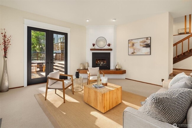 Building Photo - 3bd/2.25ba Edmonds House