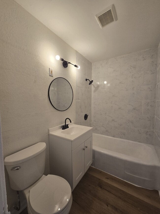 Building Photo - 1334 N Estelle St