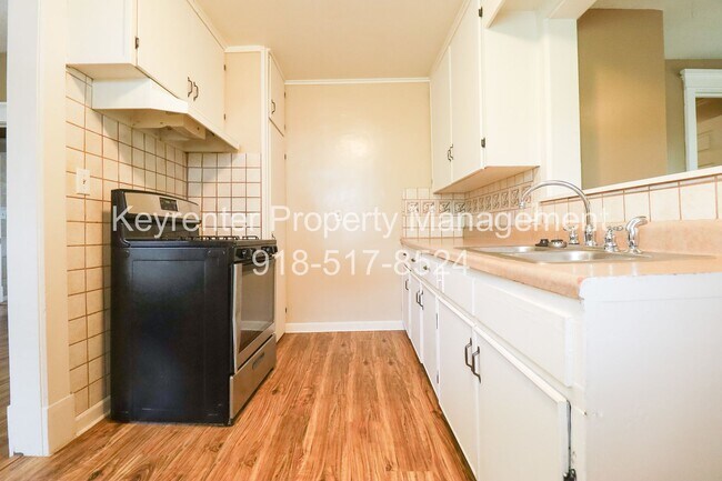 Building Photo - 412 N McKinley Ave