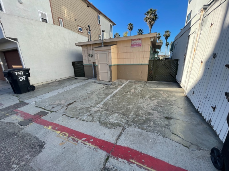 Building Photo - 747 San Fernando Pl