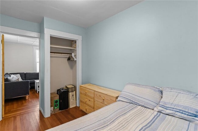 Building Photo - 11 Young St