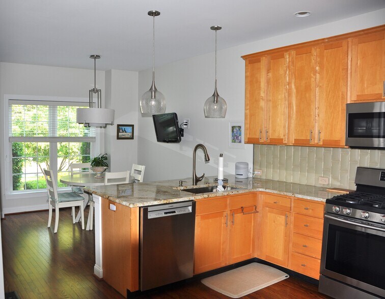 Building Photo - 132 Birkdale Dr