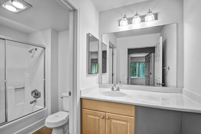 Building Photo - Cozy 1 Bed, 1 Bath Condo in Mira Mesa w/ Off-Street Parking!