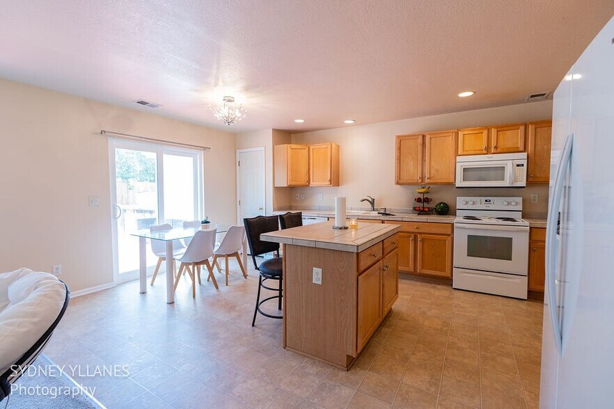 Building Photo - 5374 S Quatar Cir